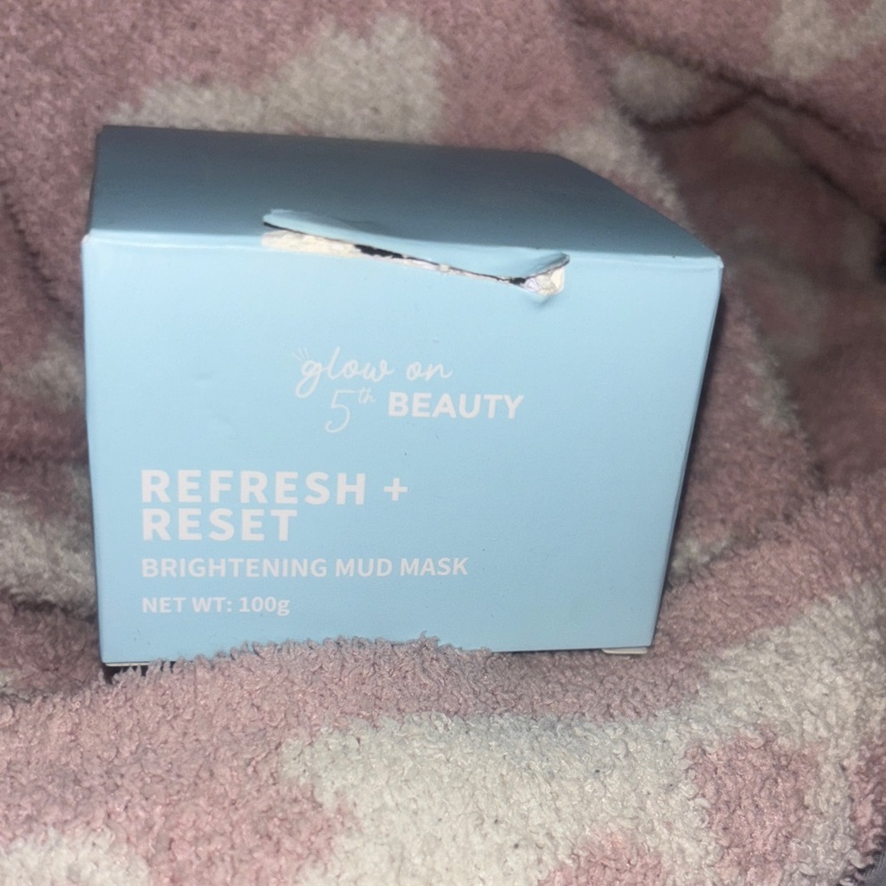 Glow on 5th Beauty Brightening Mud Mask